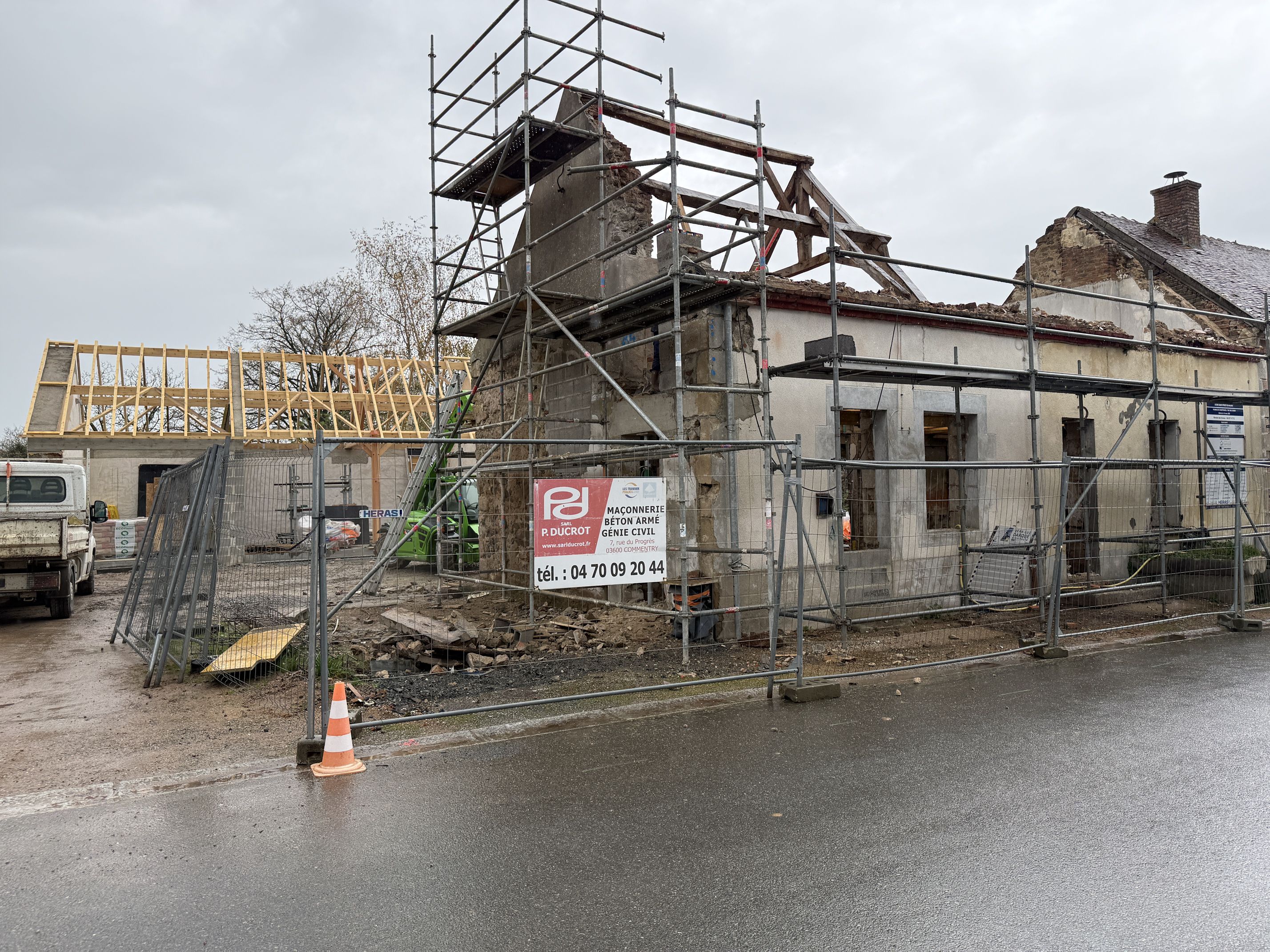 RENOV. MAISON ST PRIEST EN MURAT